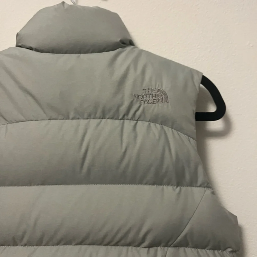 The North Face Women's 700 Goose Down Puffer Vest Gray - Picture 6 of 9